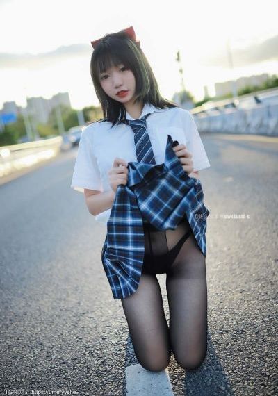 女厕美女撒尿毛片A片_720高清视频播放